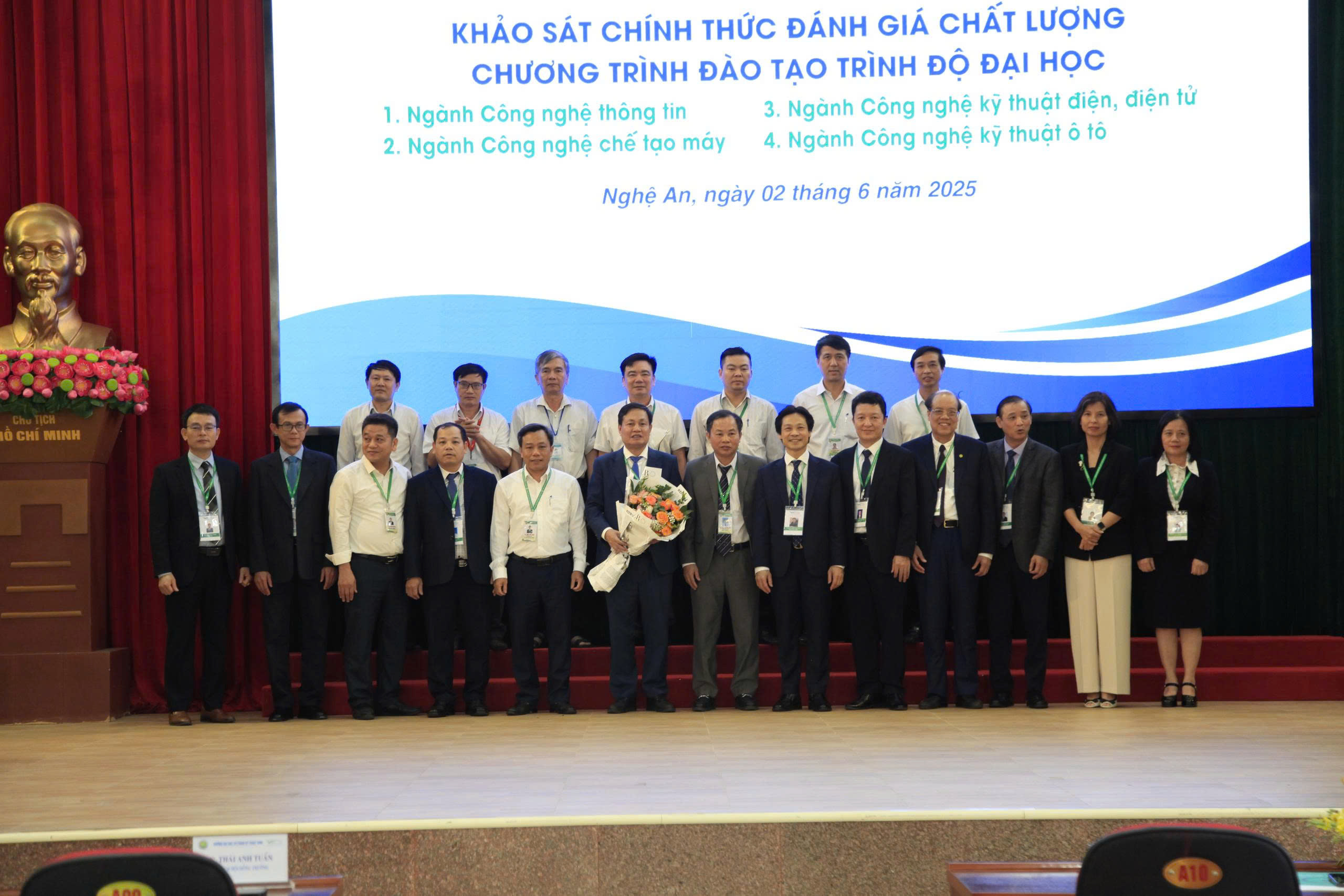 Bế mạc Khảo sát chính thức đánh giá chất lượng 4 chương trình đào tạo đại học tại Trường Đại học Sư phạm kỹ thuật Vinh